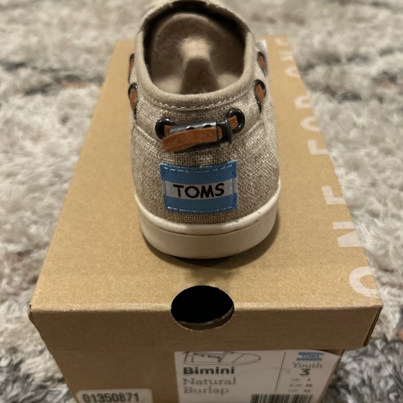 Toms - Picture 2 of 3